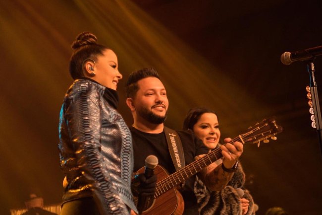 EXPLOSÃO NO SERTANEJO: Kadu Di Castro Conquista Top 100 do Spotify e  Celebra com Show Especial de Natal na Casa de Maiara e Maraisa. 